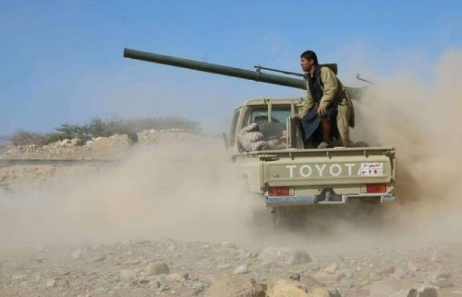 معارك عنيفة وهجوم كبير من مليشيا الحوثي في مأرب و الجيش يصد بتدخل من الطيران..  ولاتزال المعركة مستمرة حتى اللحظة 